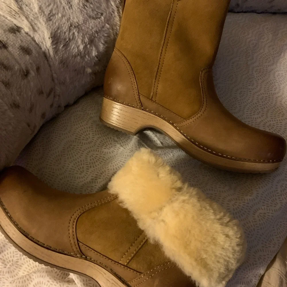 Dansko “Bettie” in Nubuck Honey, shearling linning. New in box - Picture 7 of 7